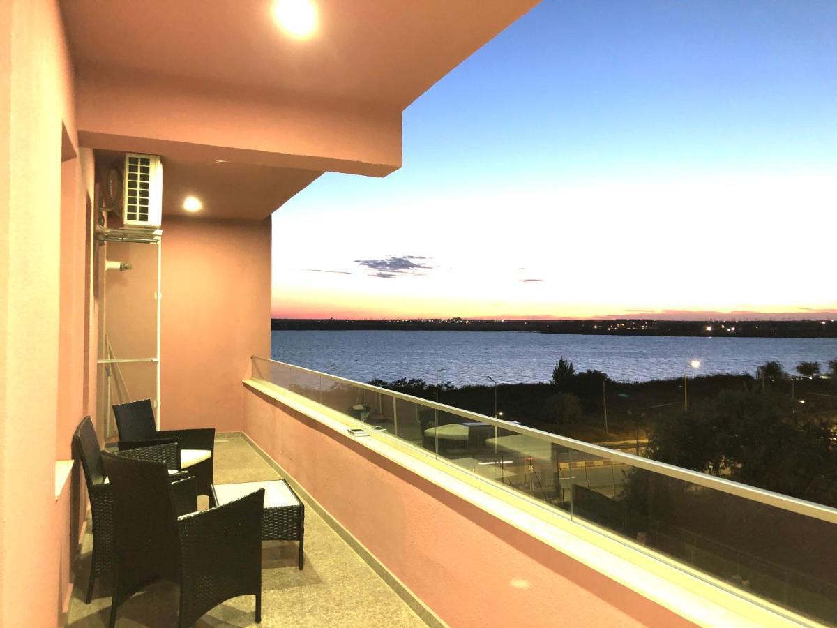 Lotus Northsea Apartment Mamaia Exteriör bild