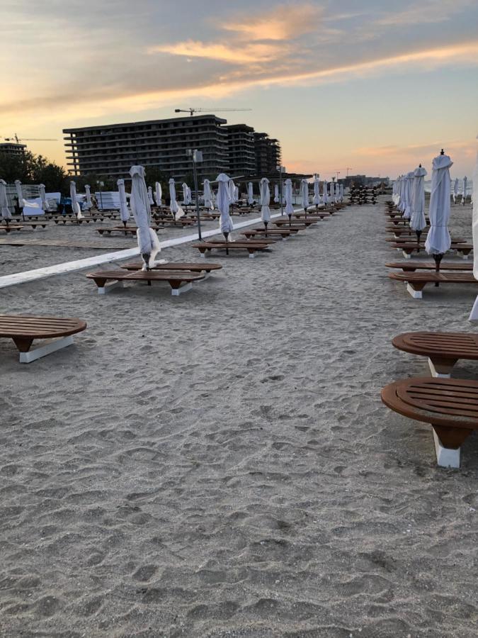 Lotus Northsea Apartment Mamaia Exteriör bild